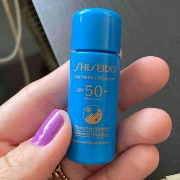 SHISEIDO "The Perfect Protector" SPF 50+ Mini Compact Sunscreen - Picture 1 of 3